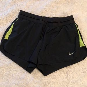 Nike dri fit shorts black/green